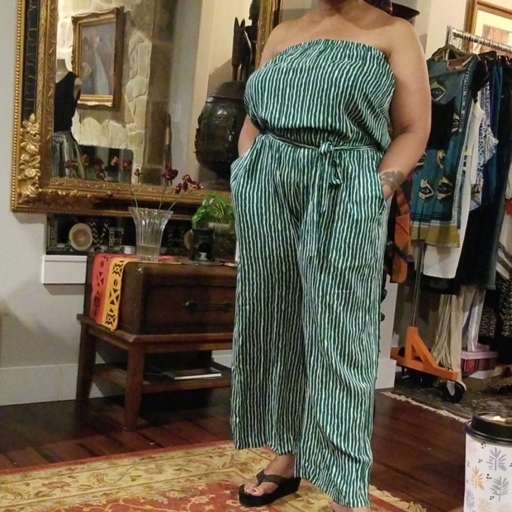 Springtime Casual Romper - Picture 2 of 4